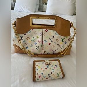 Louis Vuitton white bag with wallet in great condition authentic